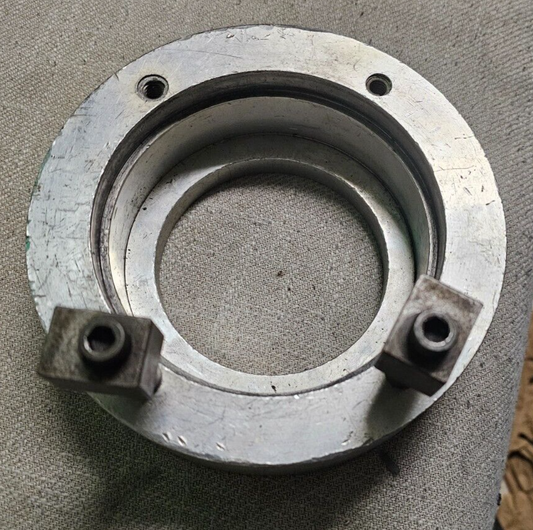 A CATERPILLAR 3208 ADAPTER FOR A BACHARACH TEST STAND