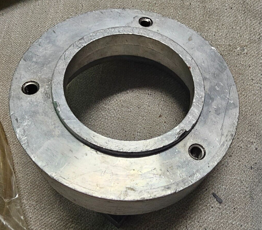 A CATERPILLAR 3208 ADAPTER FOR A BACHARACH TEST STAND