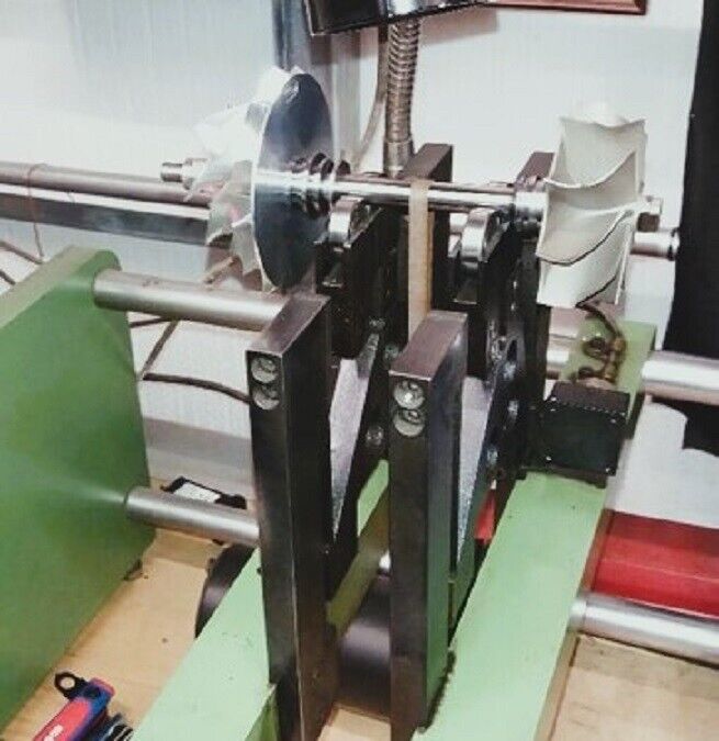 MÁQUINA DE TURBOBALANCE HEINS MODELO TC-2 CON MANUALES Y MÁS DE 20 MANDRIL PARA RUEDAS DE COMPRESOR