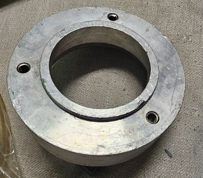 A CATERPILLAR 3208 ADAPTER FOR A BACHARACH TEST STAND 